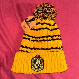 Harry Potter hufflepuff hat beanie with pompom new with tags
